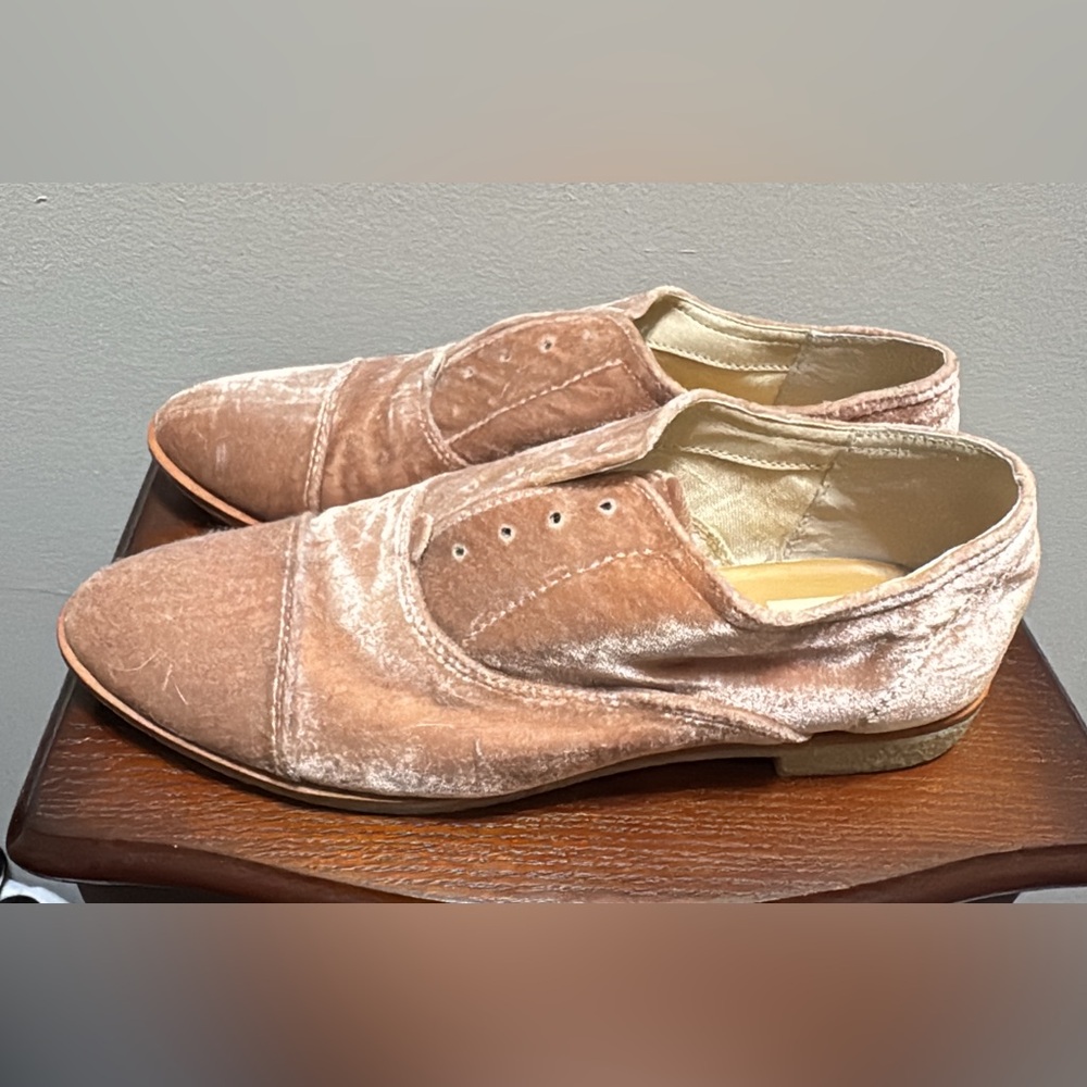 Dolce Vita Women's Velvet Flats - Tan